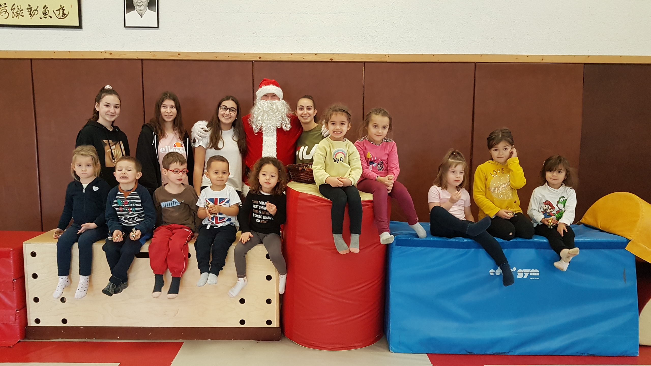 Visite du Père Noël chez les touts-petits....